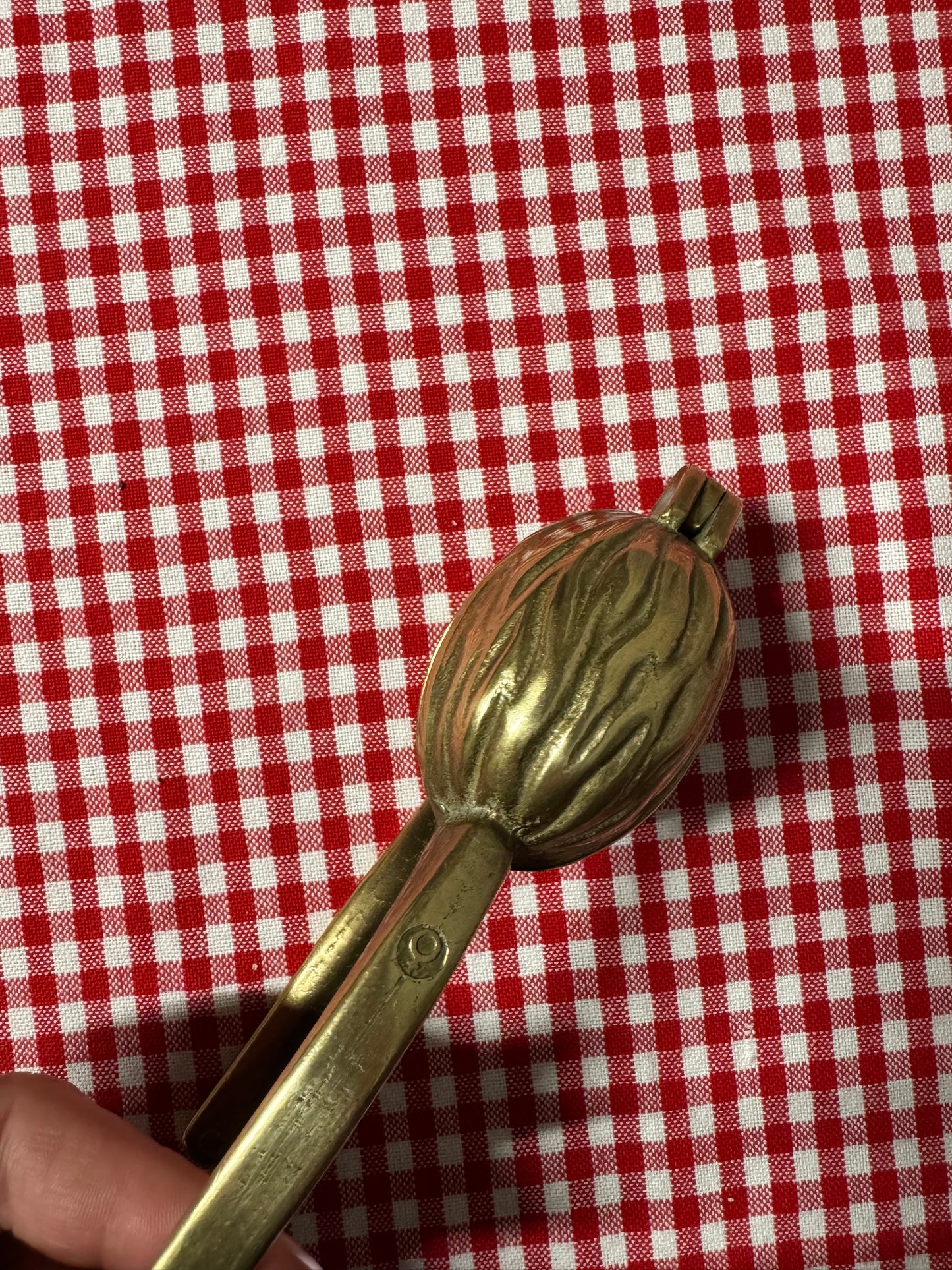 Äldre nötknäckare 1900-tal, valnöt i massiv mässing