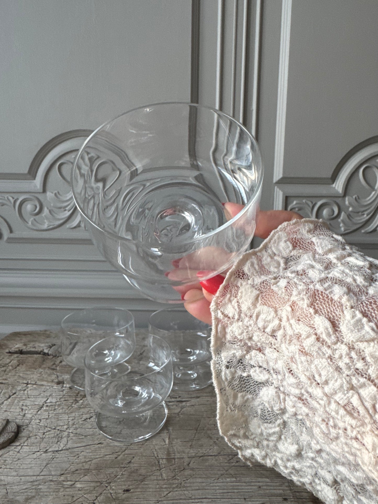 4st glaskupor på fot Holme Gaard