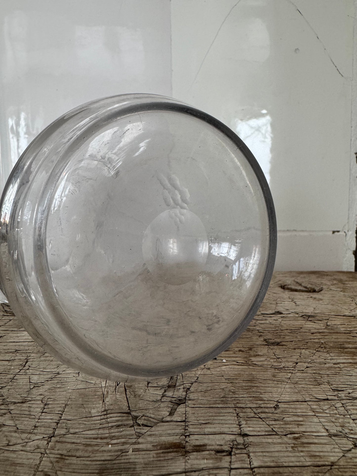 Kanna i klarglas med slipad dekor 1900-tal