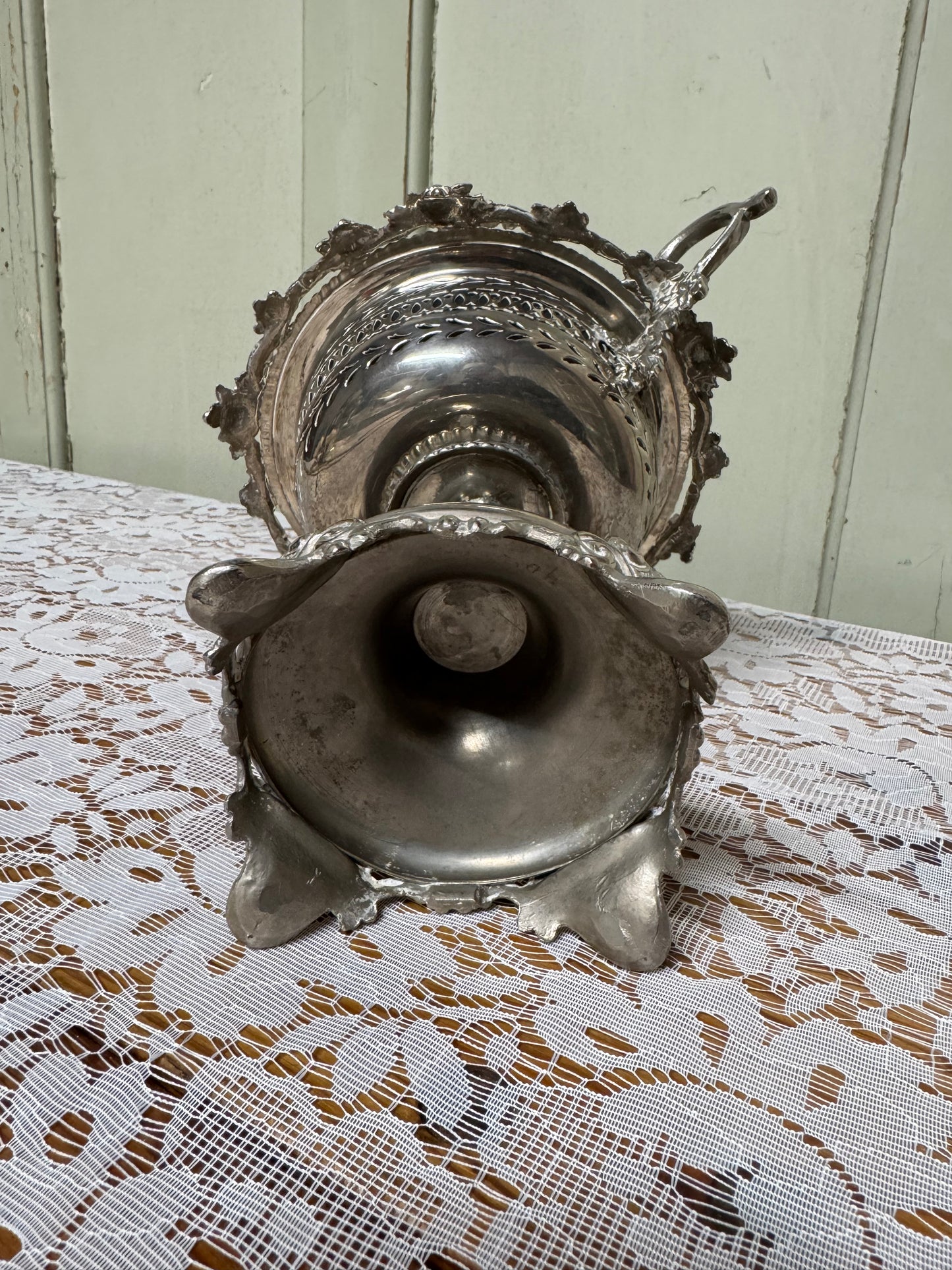 Bonbonjär med glasinsats vitmetall och nysilver, 1900-talets mitt