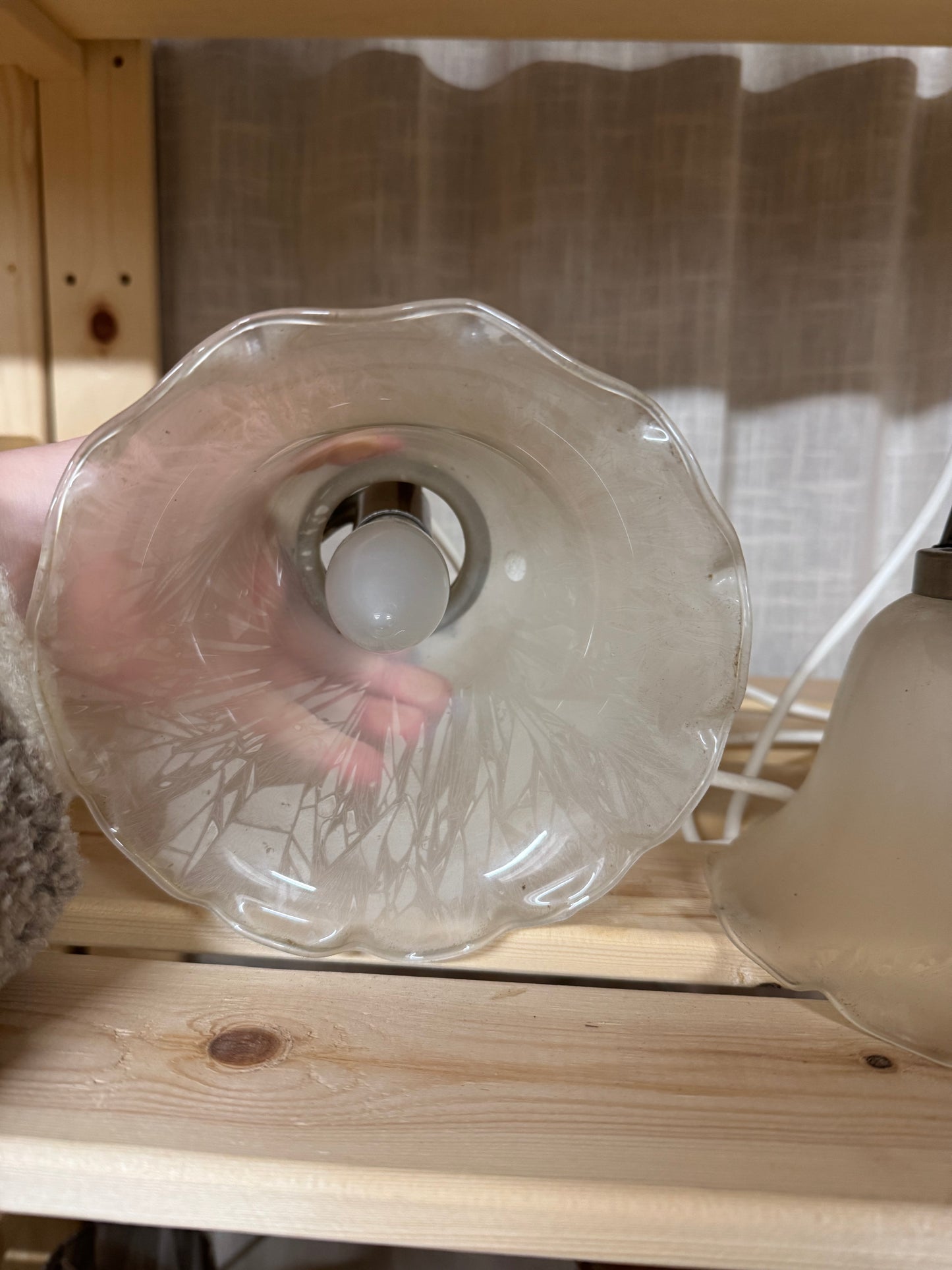 Paret fönsterlampor med volang