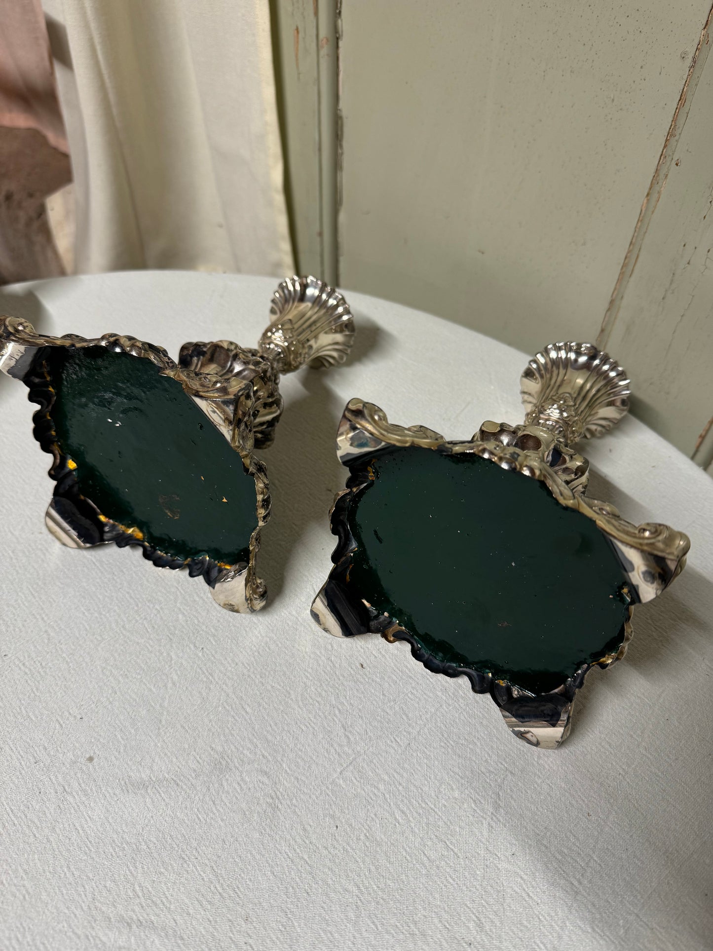 Paret maffiga ljusstakar