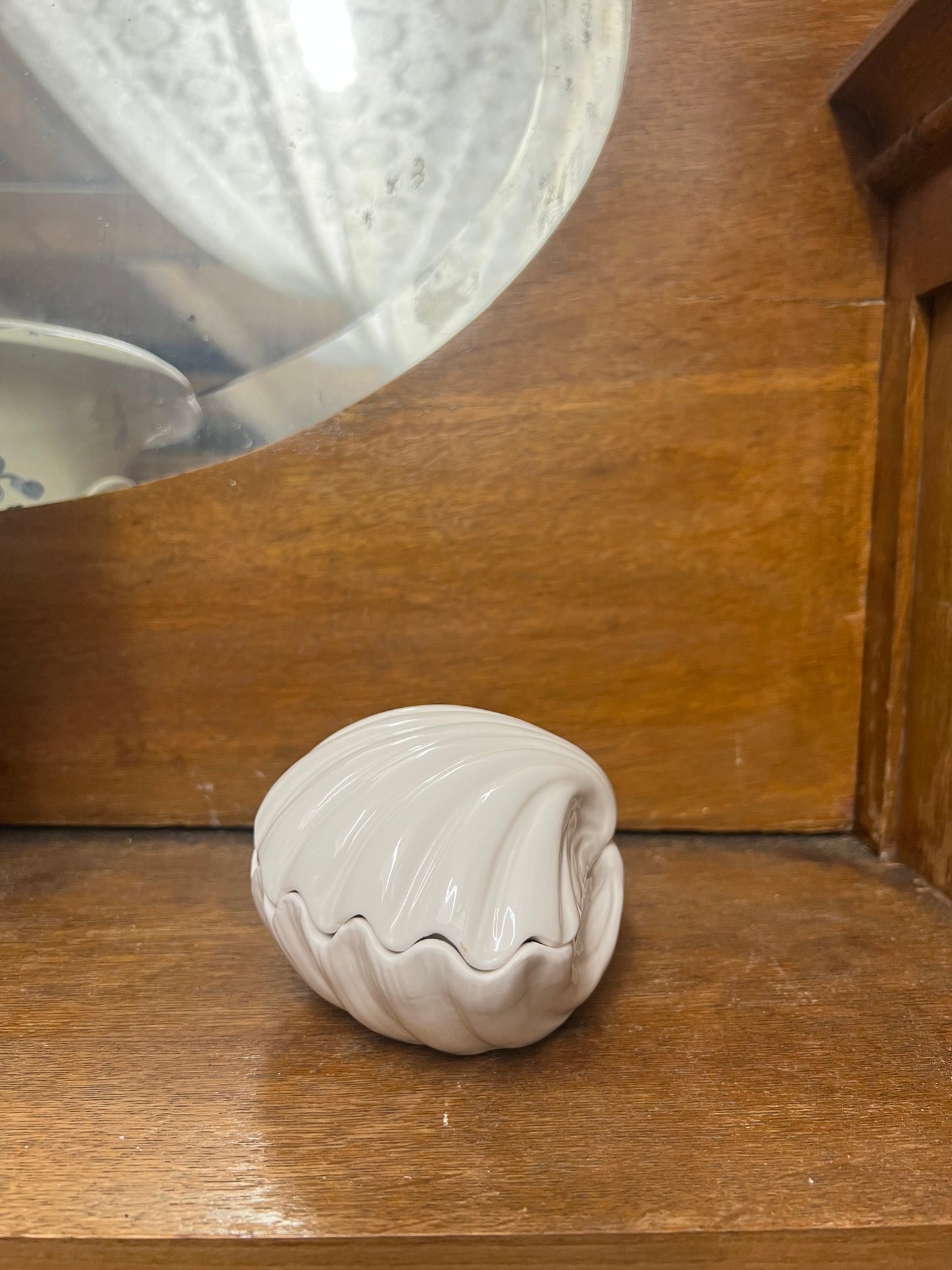 Snäckgömma i porslin