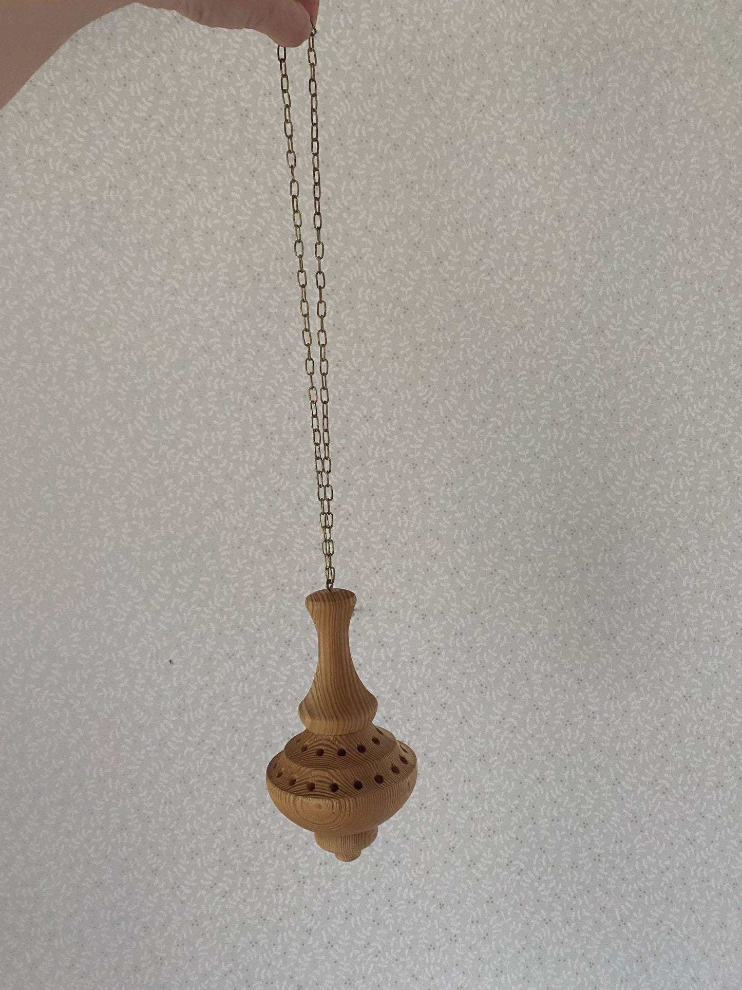 Hängande blomsterfakir i trä