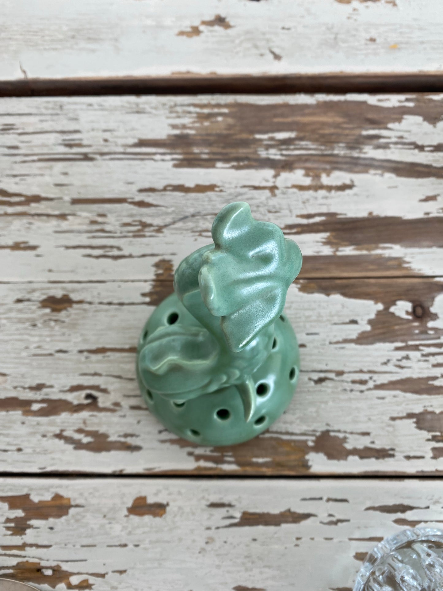 Blomsterfakir skulptur i grönt