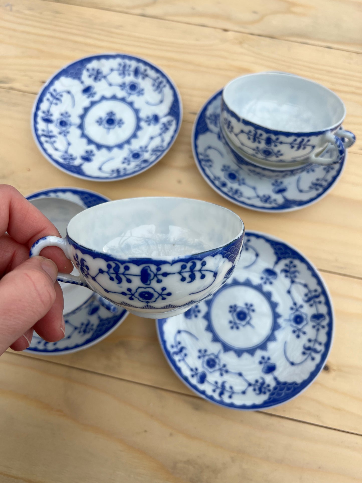 Blåvita kaffekoppar med fat, 4st