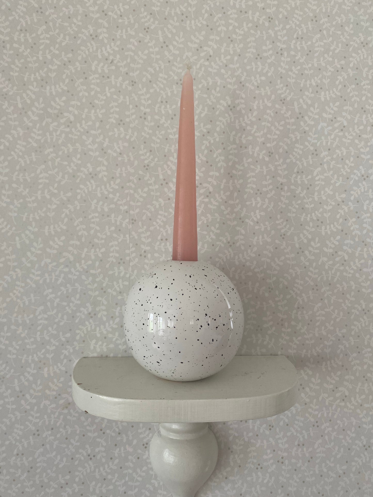 Prickig ljusstake i porslin