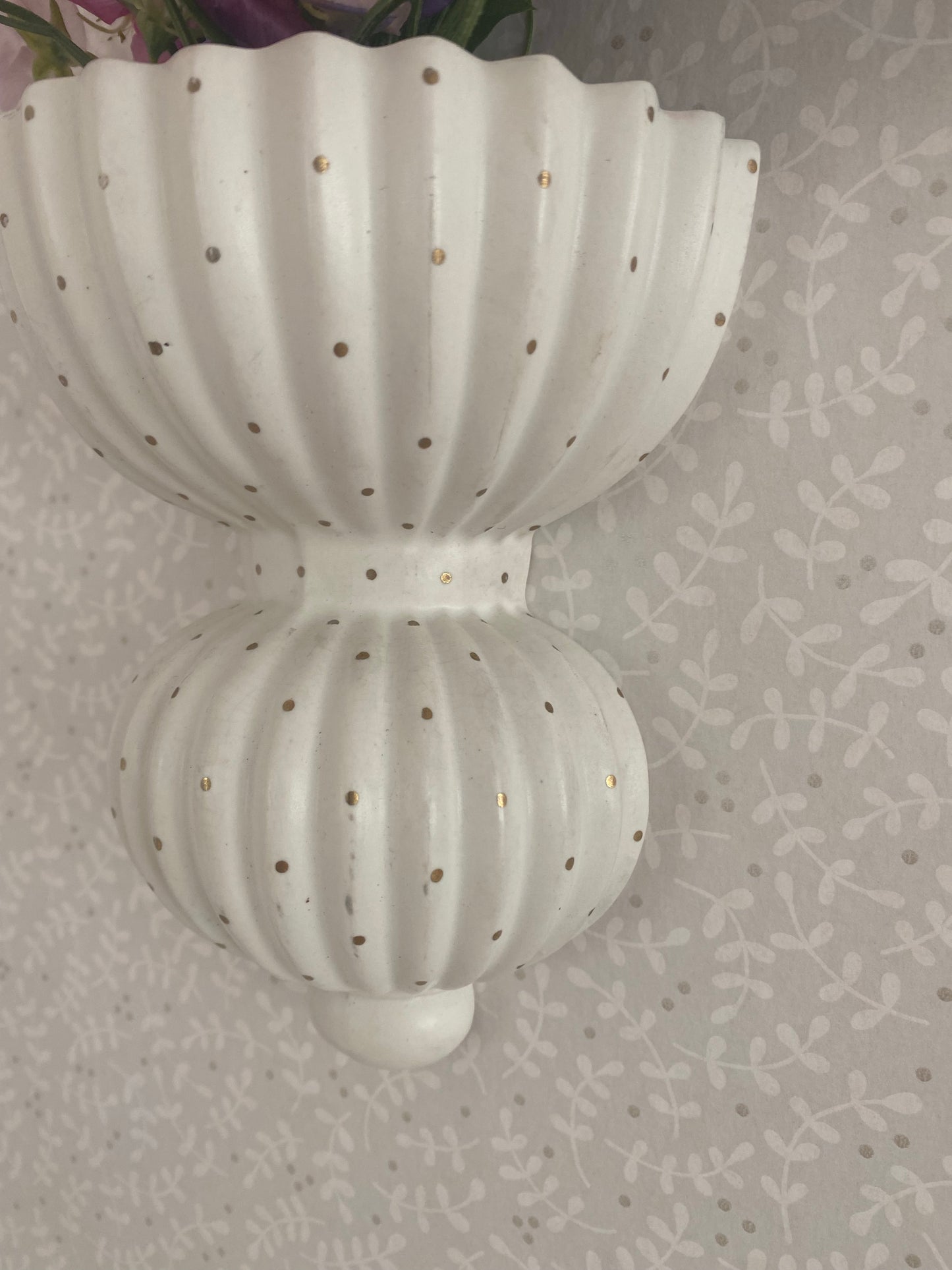 Väggvas i guldprickigt porslin - Gefle Arthur Percy