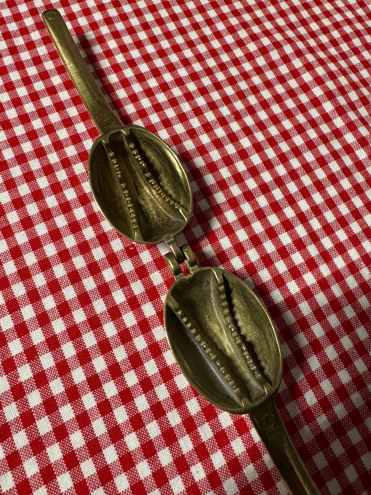 Äldre nötknäckare 1900-tal, valnöt i massiv mässing