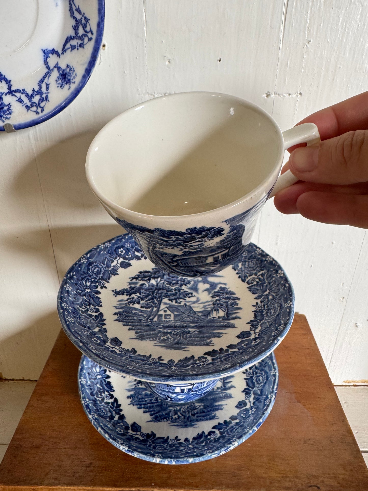 Paret kaffekoppar med fat