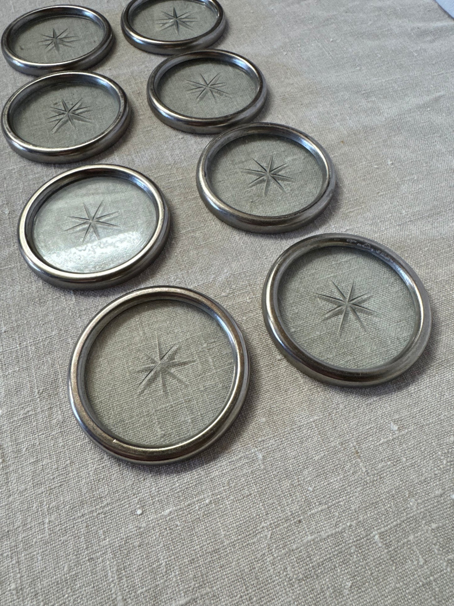 Coasters i glas med metallinfattning, 8st