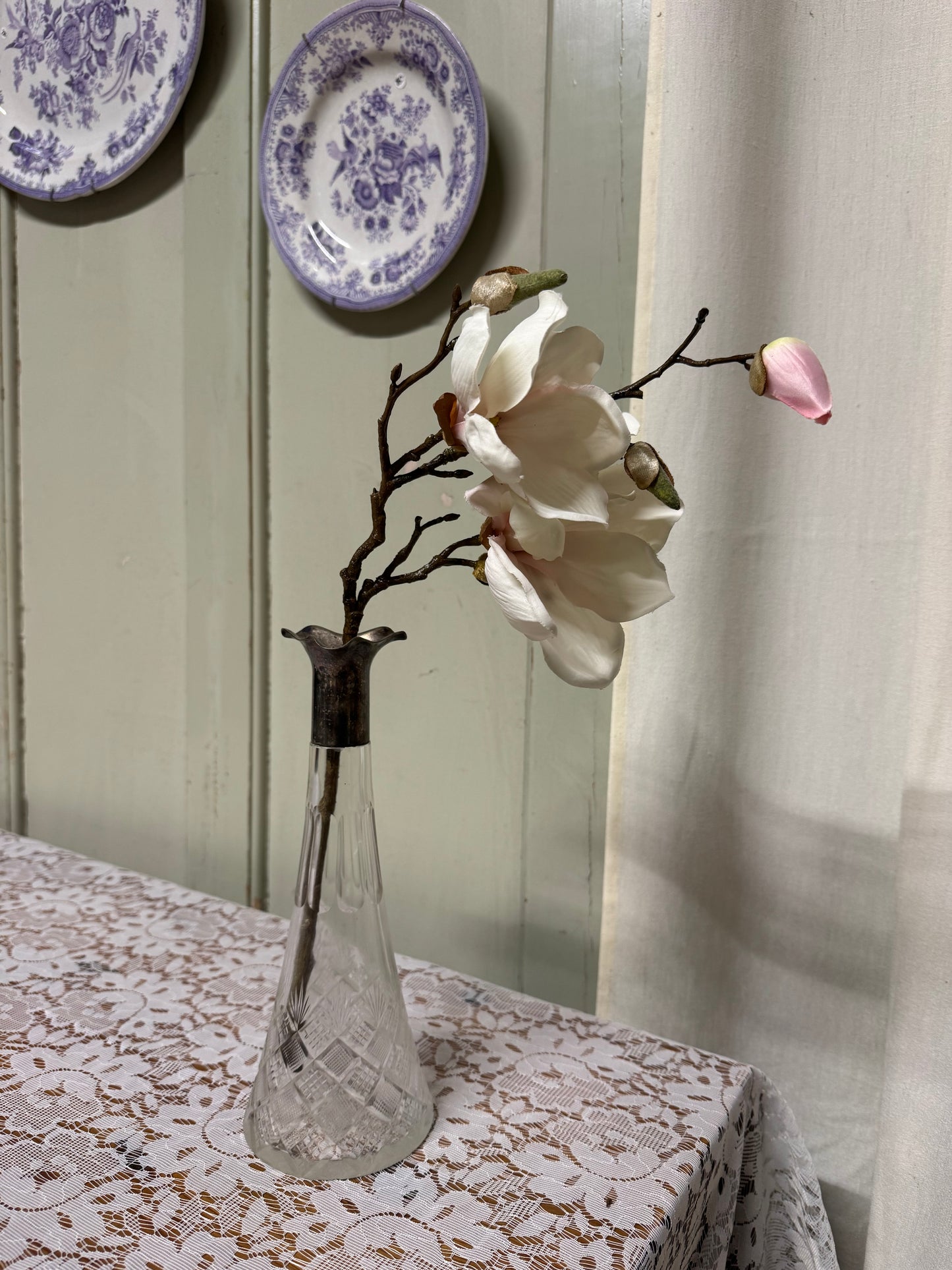 Glasvas med vågat nysilver upptill, mellan