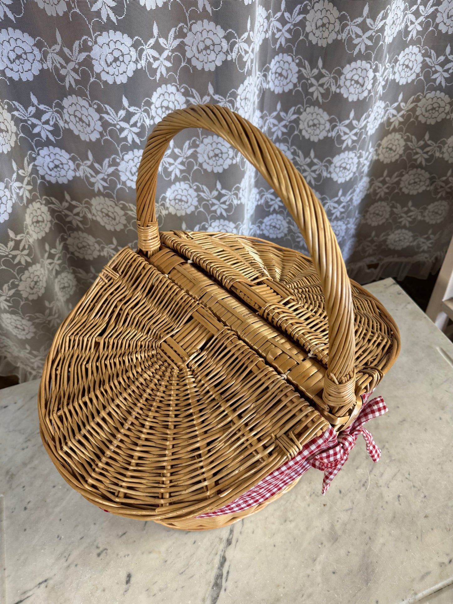 Picknickkorg i rotting med lock och tygfoder