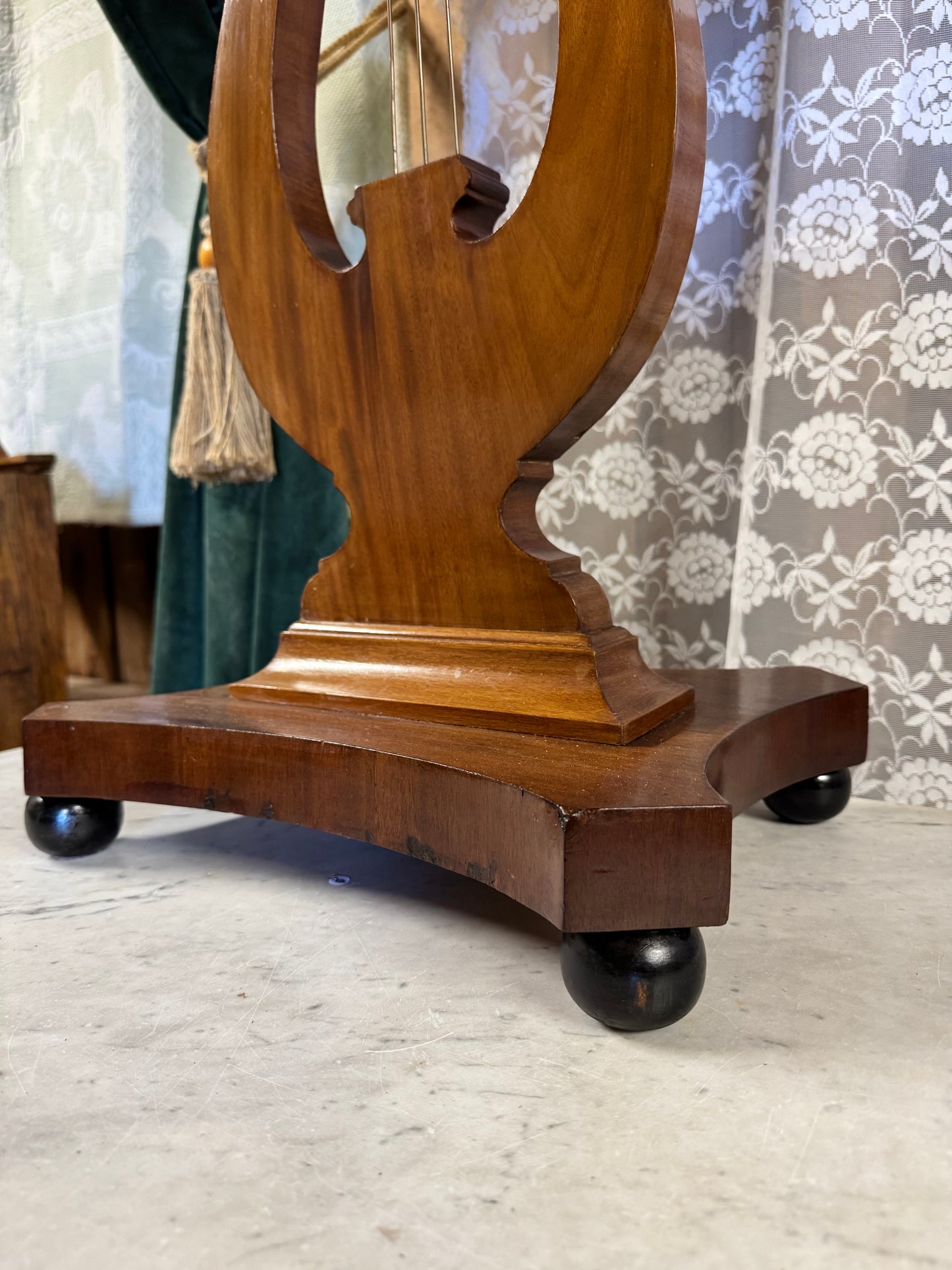Sidobord empirestil, 1900-tal