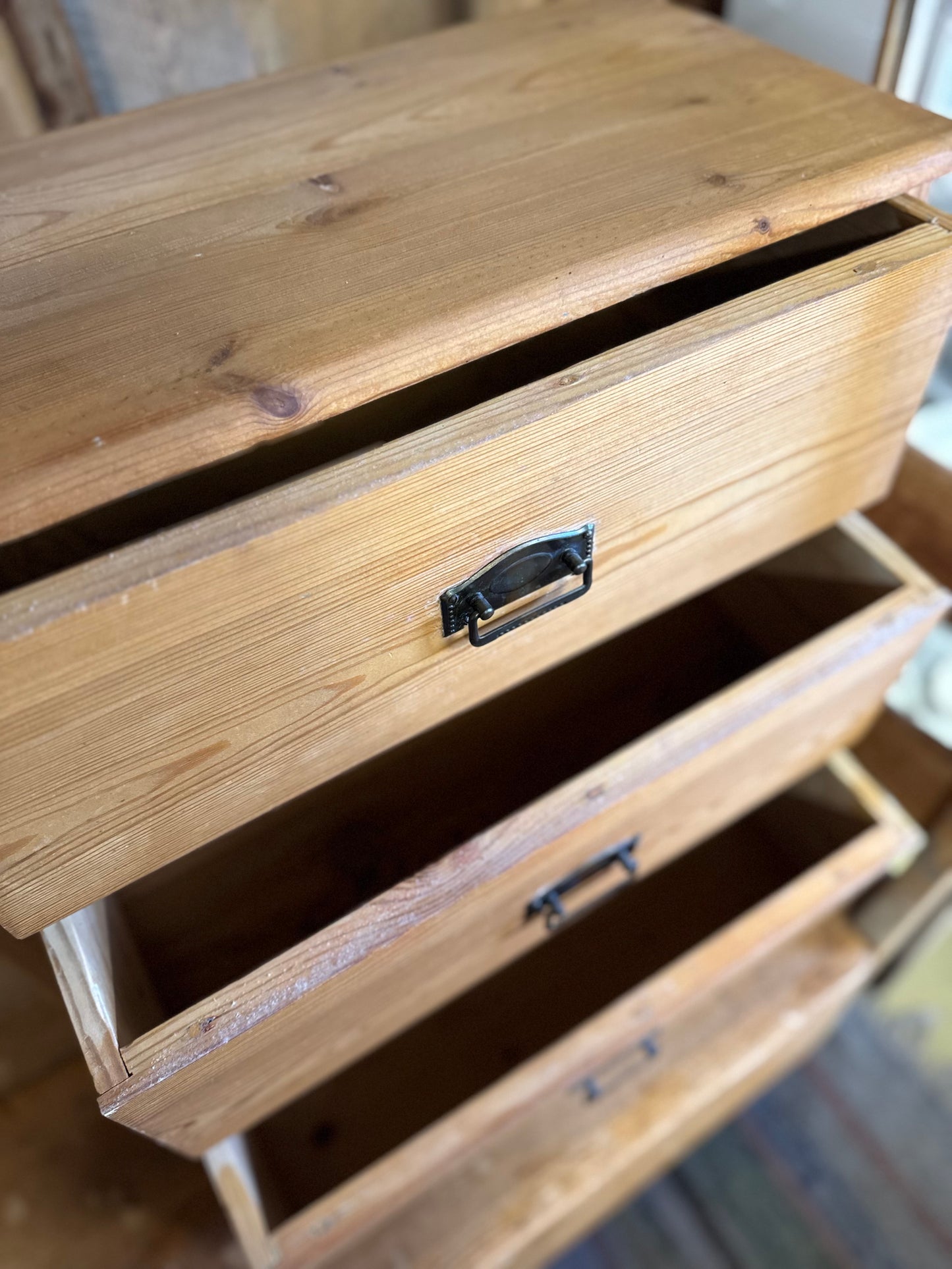 Mindre trären byrå