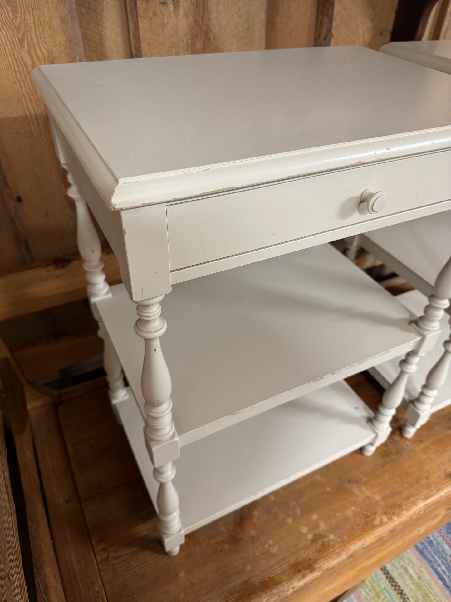 Paret sängbord, 1900-tal