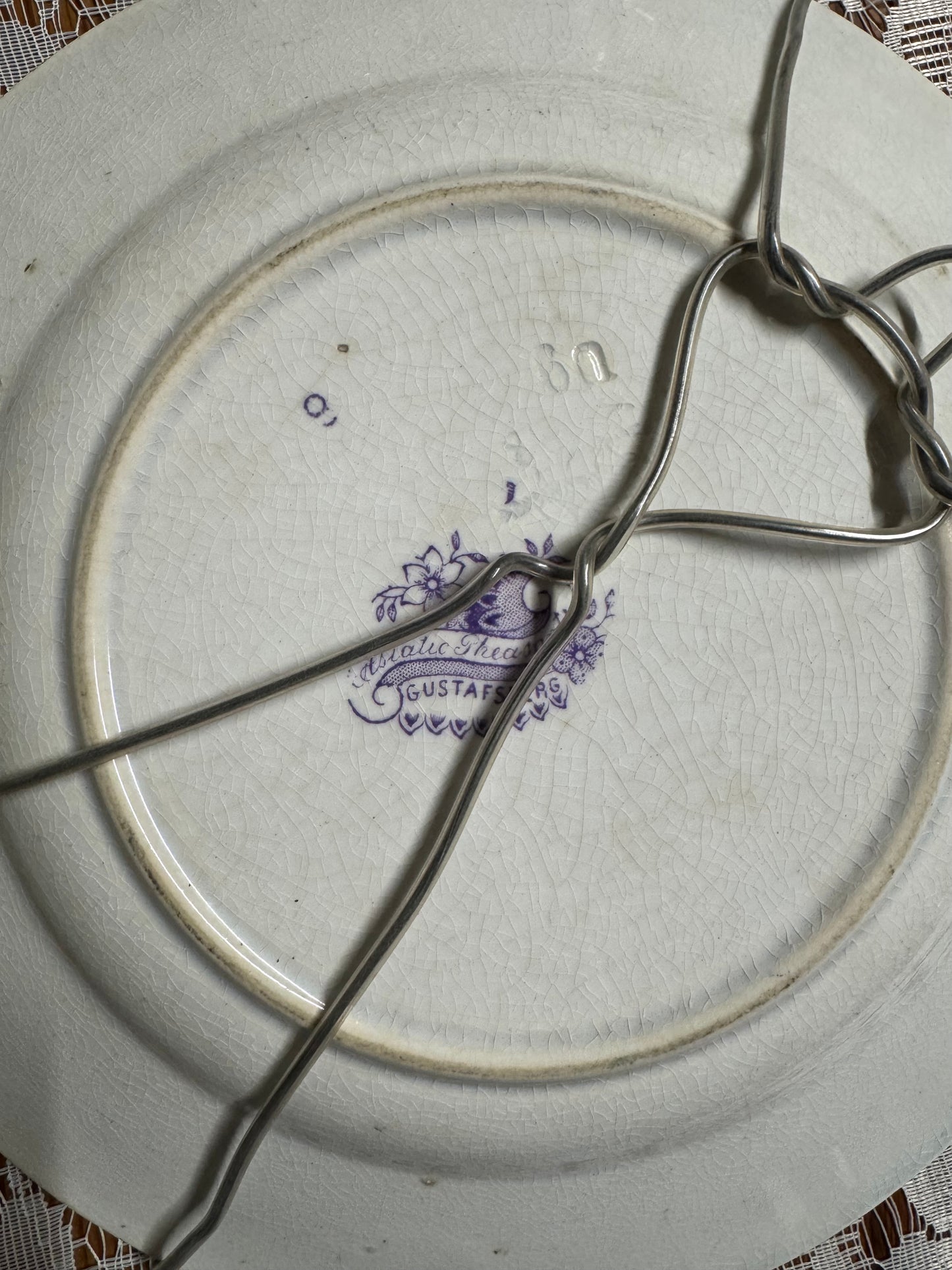Tallrik lila fasan med upphängning