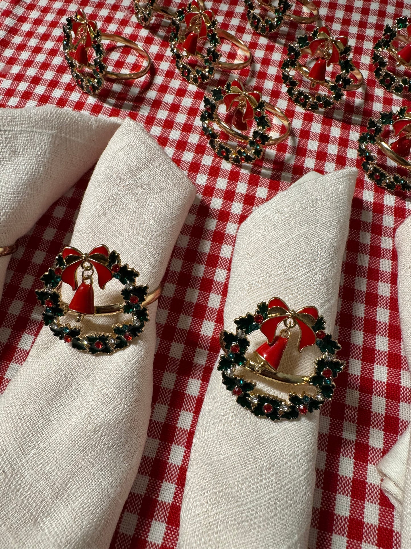 12 st servettringar med krans med bjällra och rosett