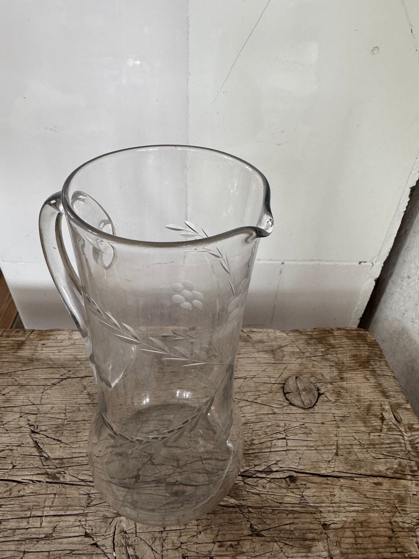 Kanna i klarglas med slipad dekor 1900-tal