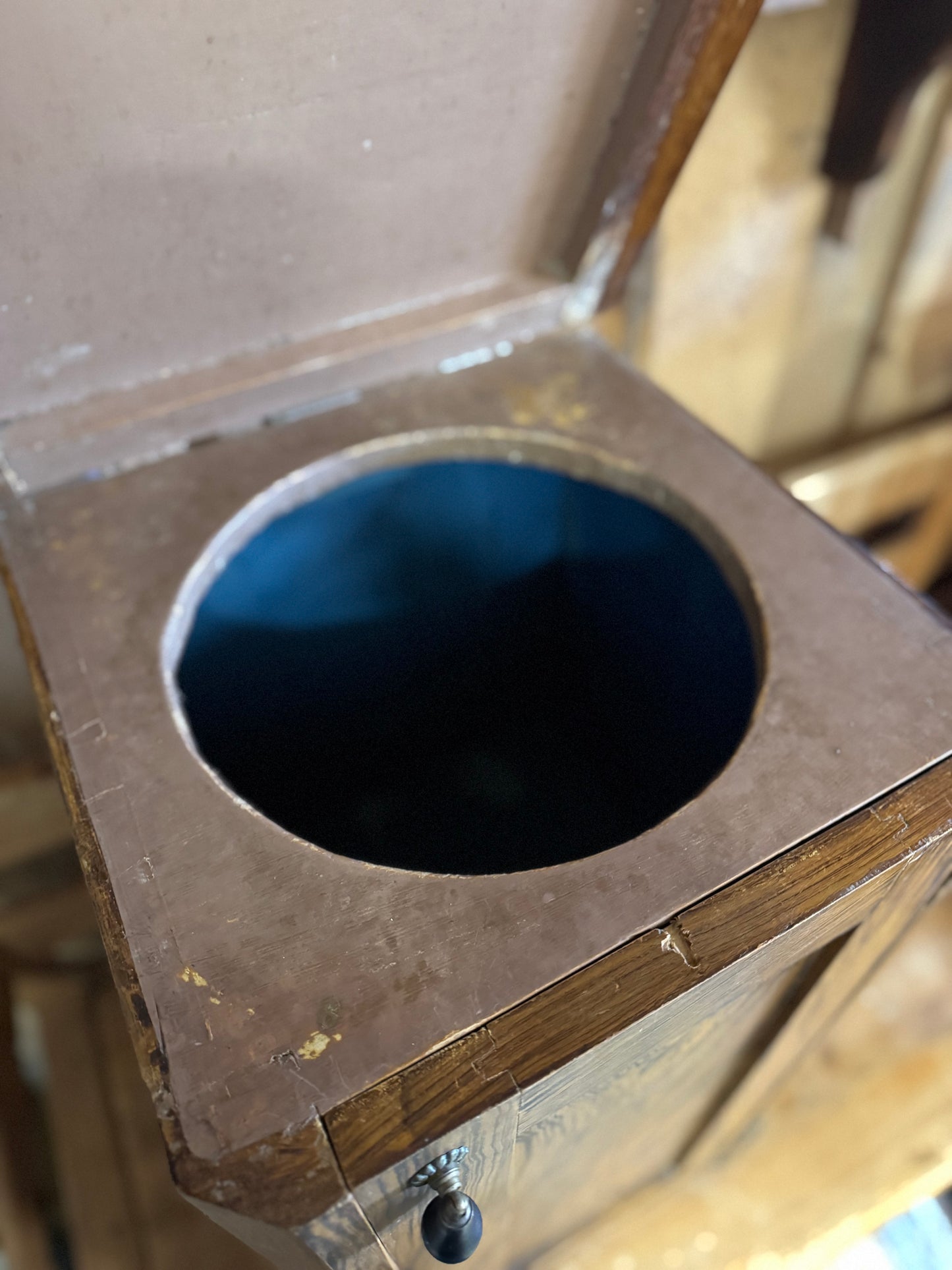 Pottskåp mörkt trä tidigt 1900-tal