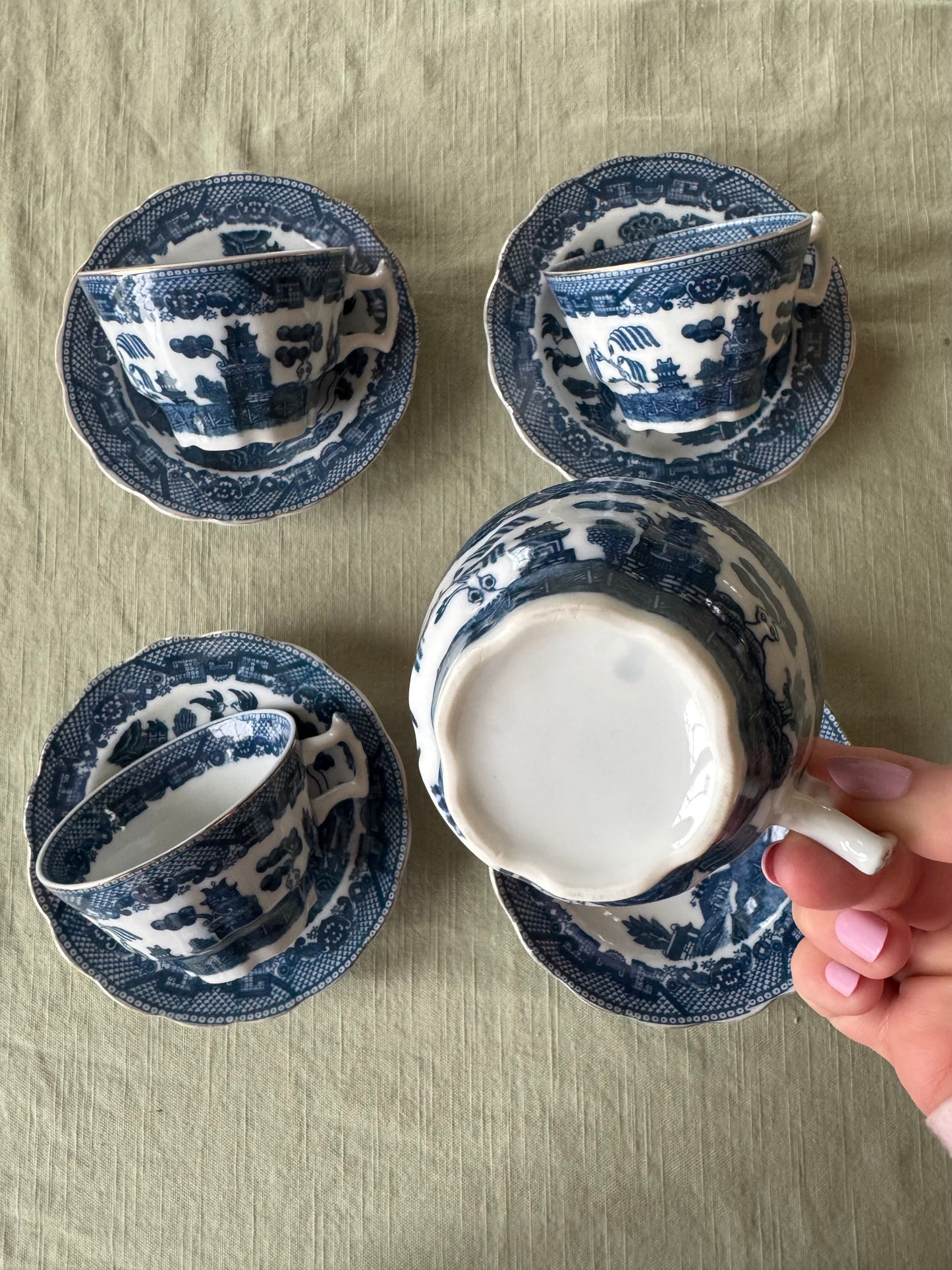 4st kaffekoppar med fat i Blue Willow-mönster