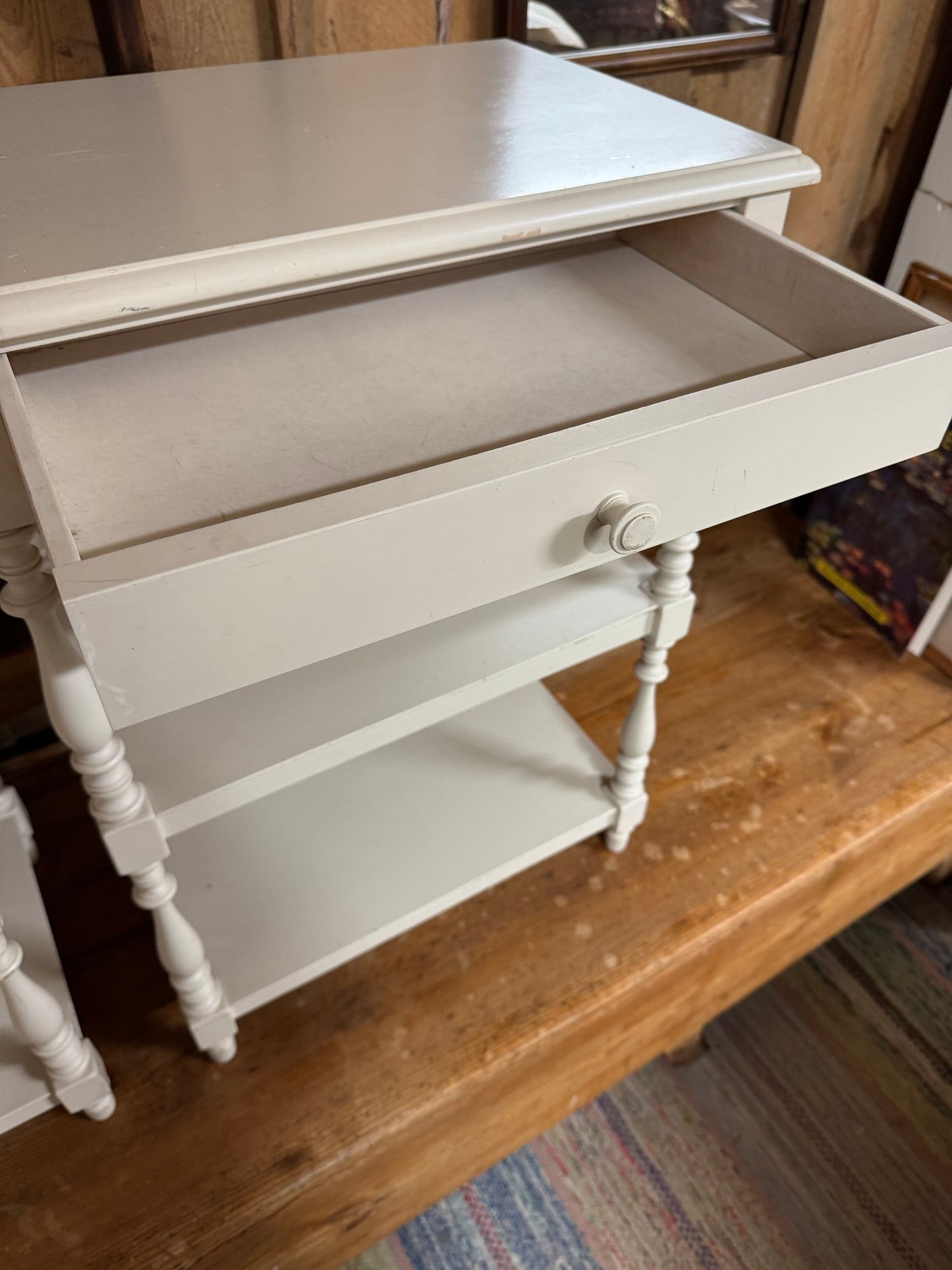 Paret sängbord, 1900-tal