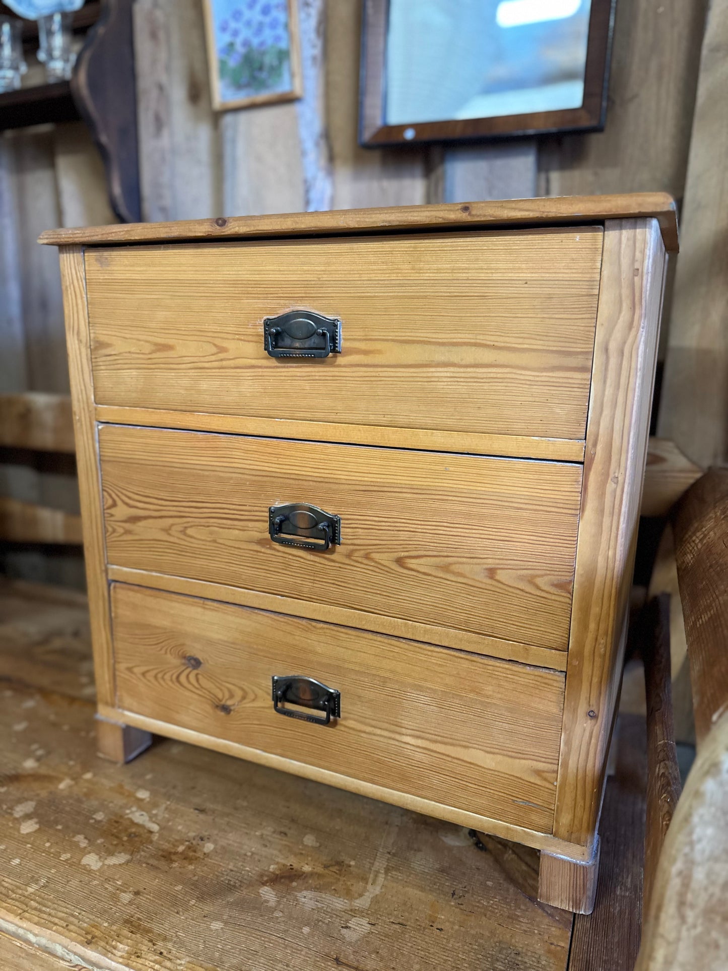 Mindre trären byrå