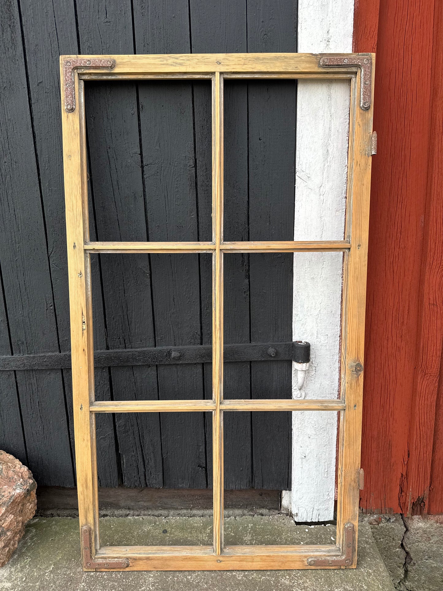 Äldre spröjsat fönster, fönsterbåge, byggnadsvård