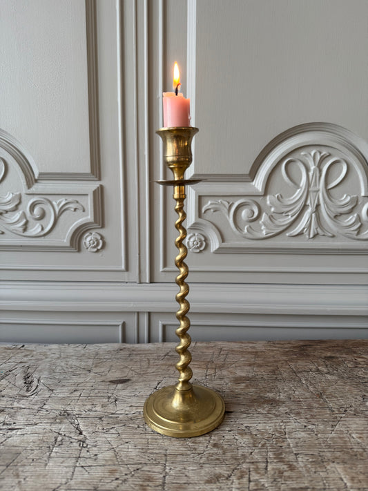 Swirlad mässingsljusstake