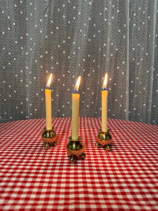 3 st mindre kulljusstakar i mässing