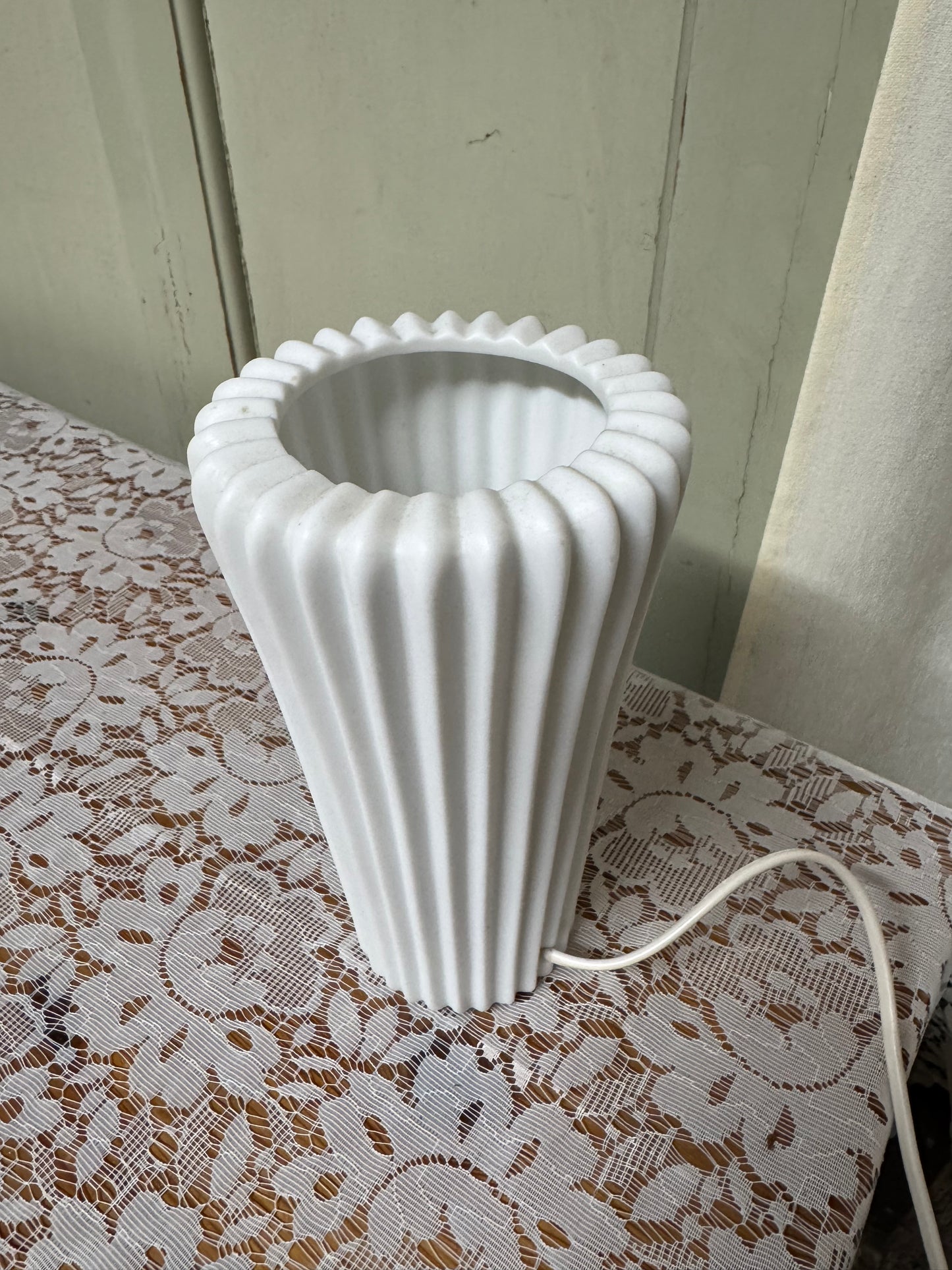 Bordslampa plisserad
