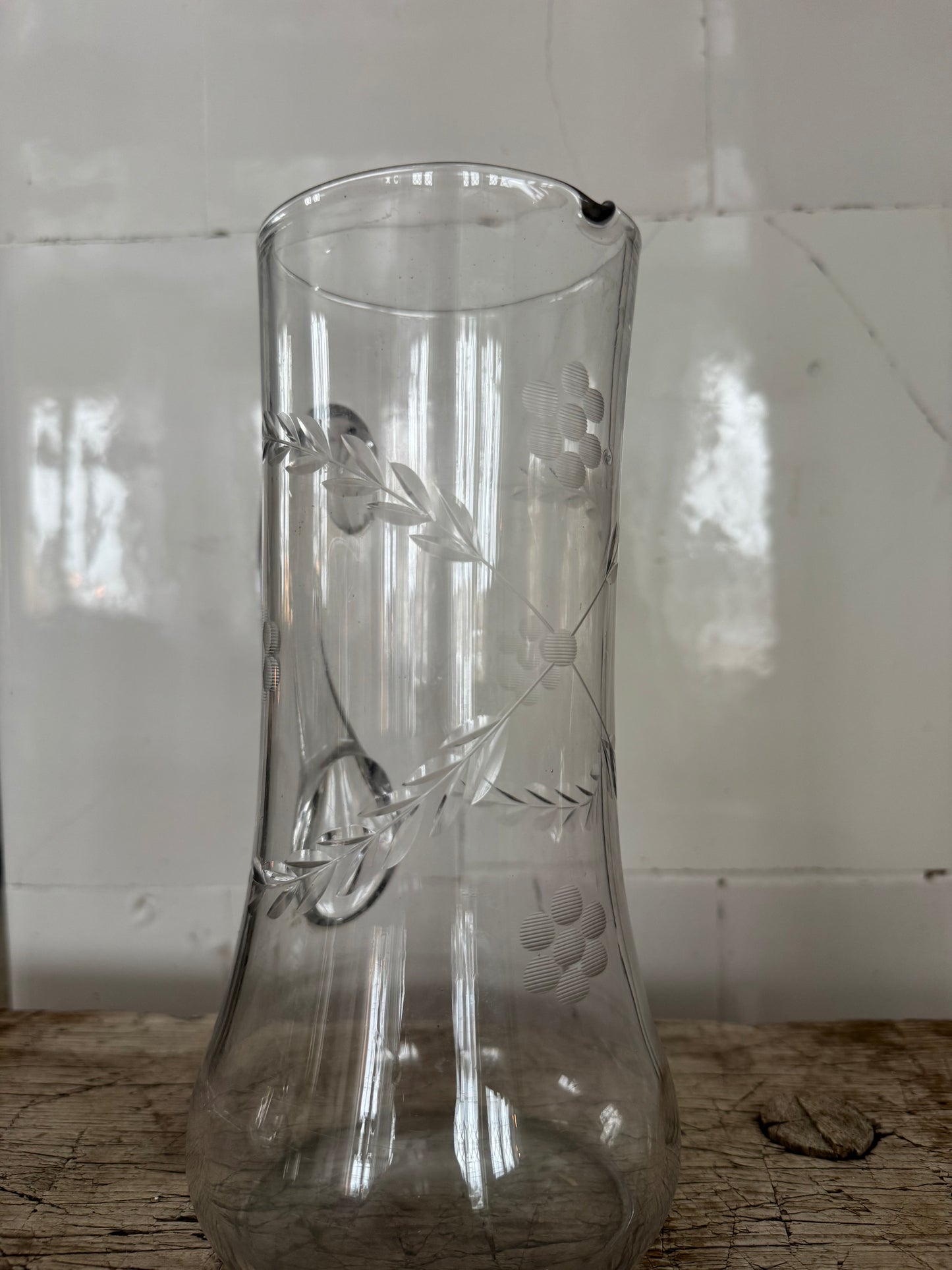 Kanna i klarglas med slipad dekor 1900-tal