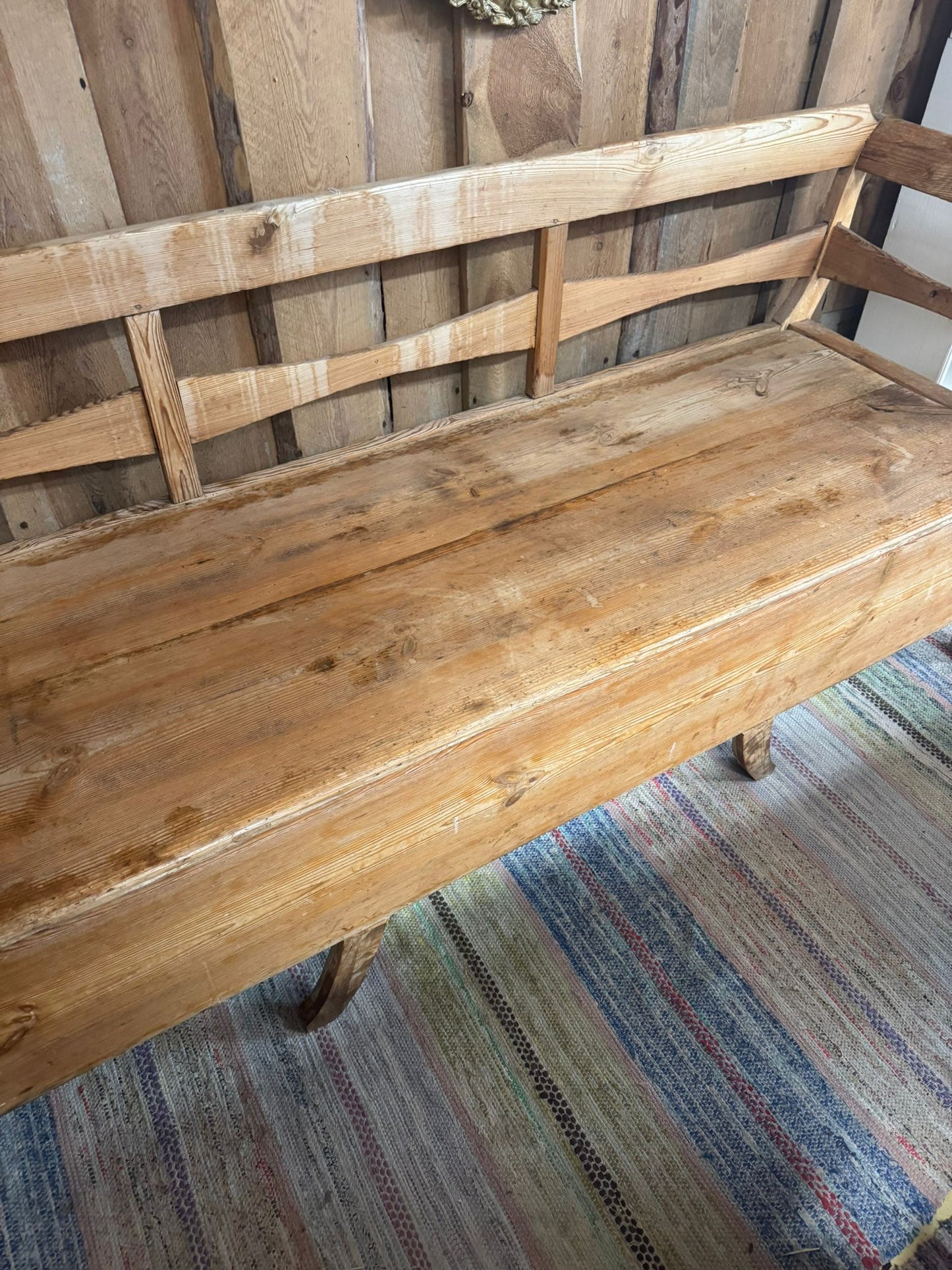 Äldre trären kökssoffa med förvaring