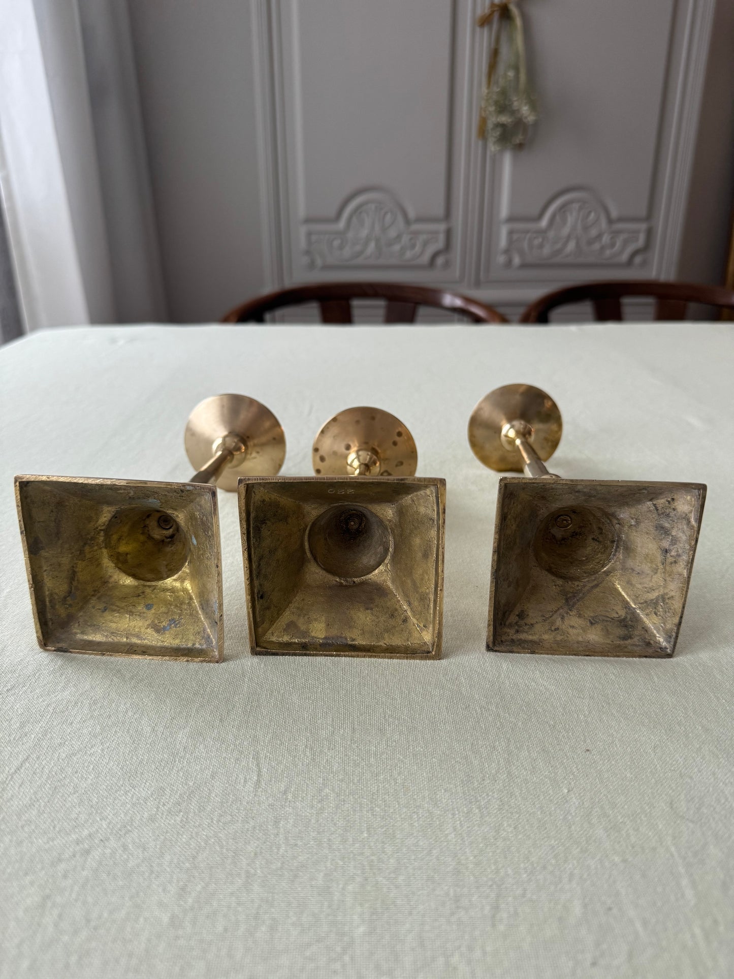 3st mässingsljusstakar i olika höjder