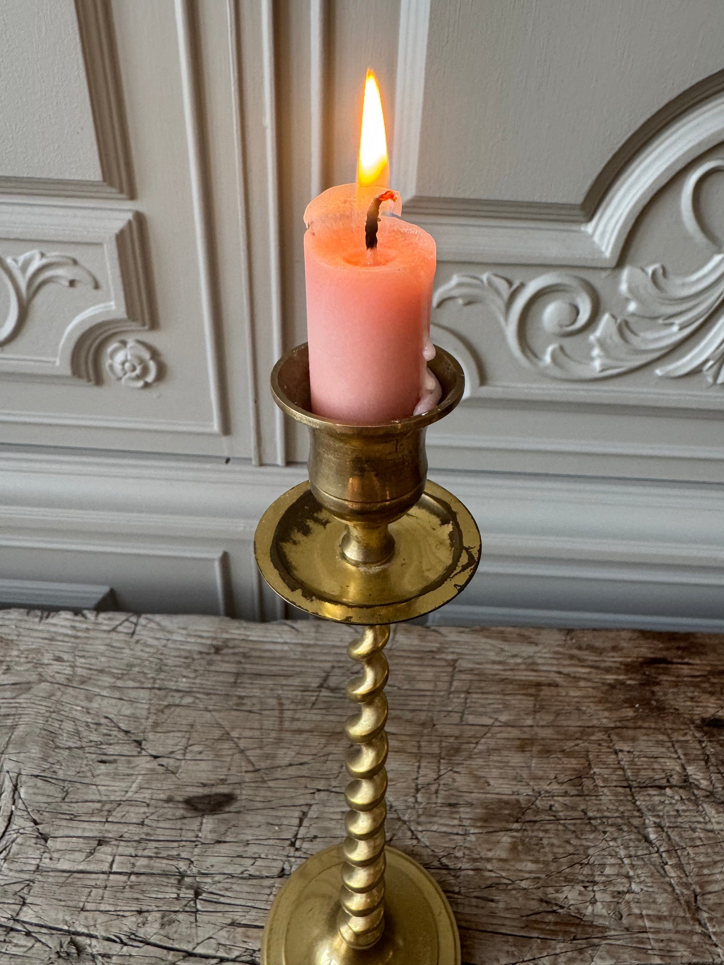 Swirlad mässingsljusstake