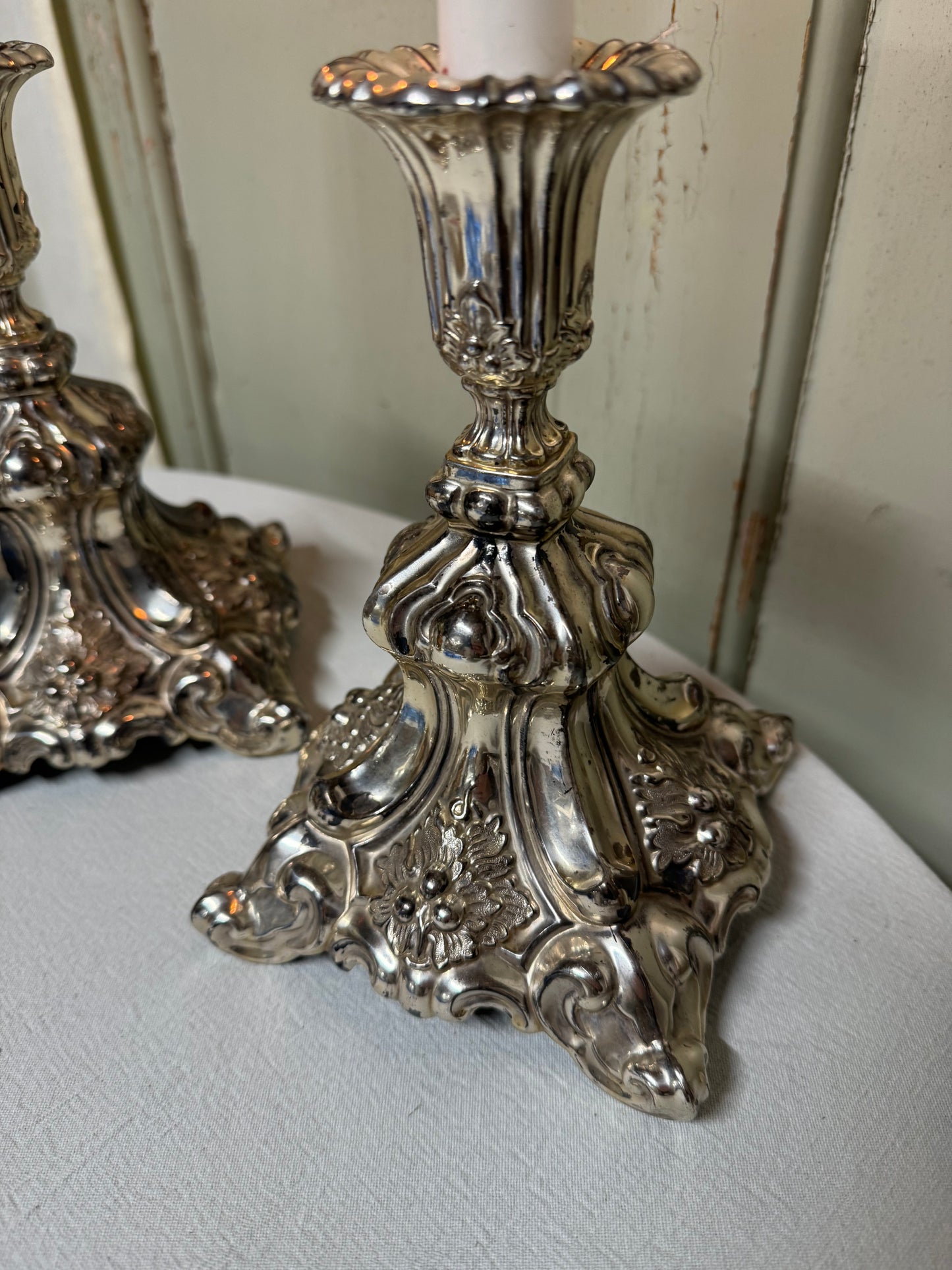 Paret maffiga ljusstakar