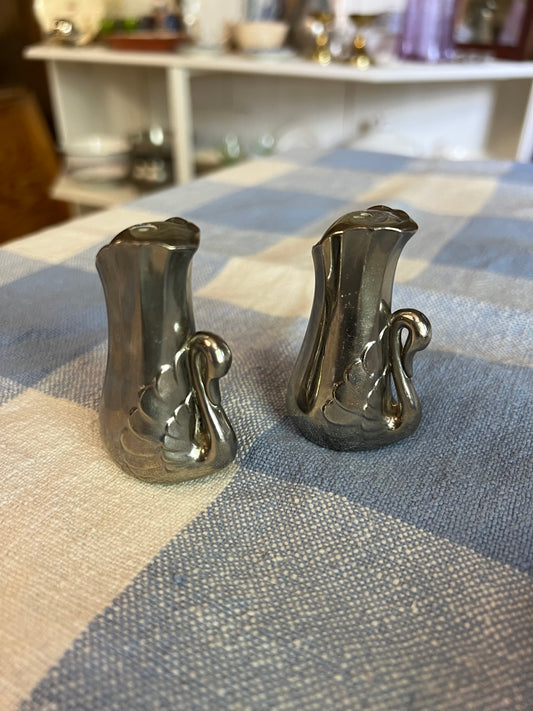 Salt & peppar svanar