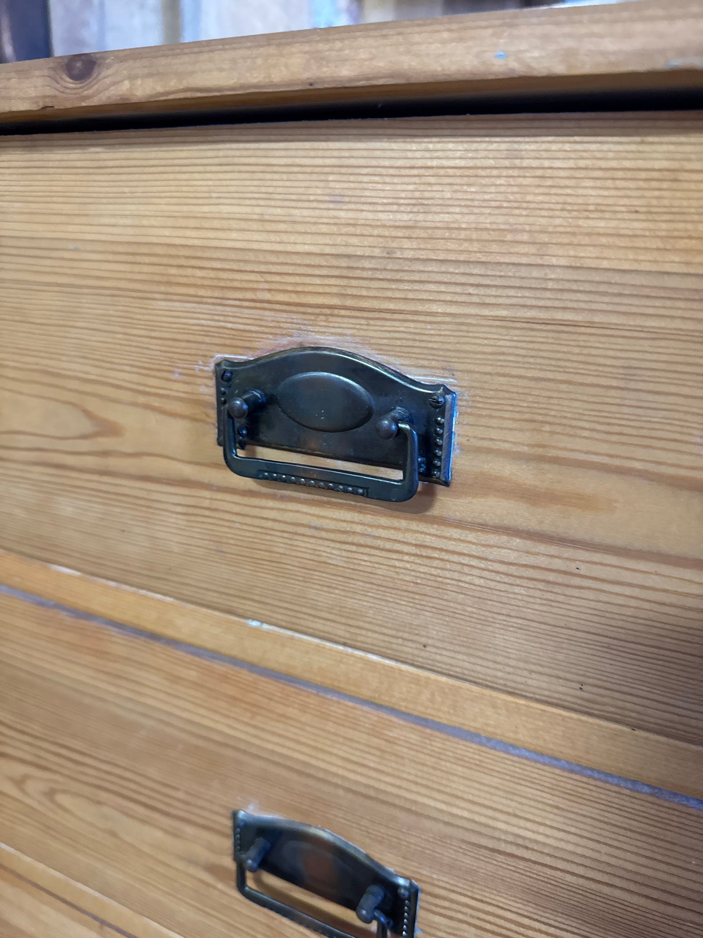 Mindre trären byrå