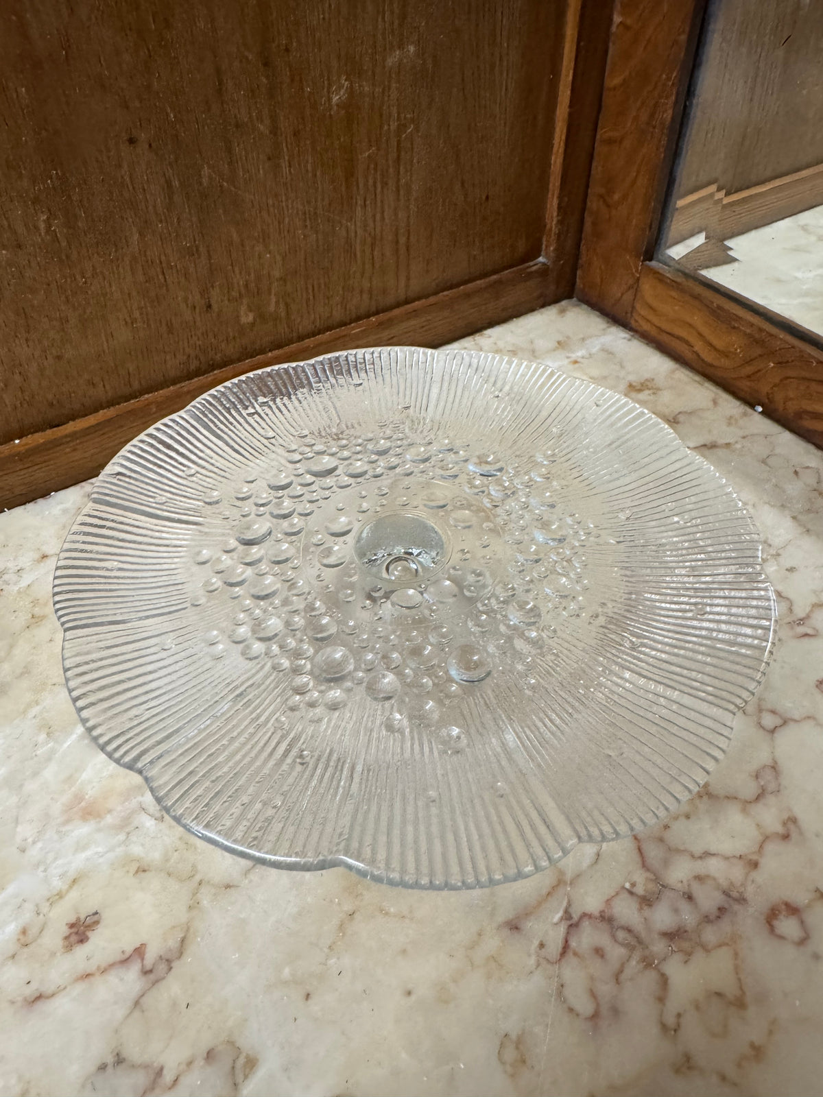 Kakfat i glas på fot