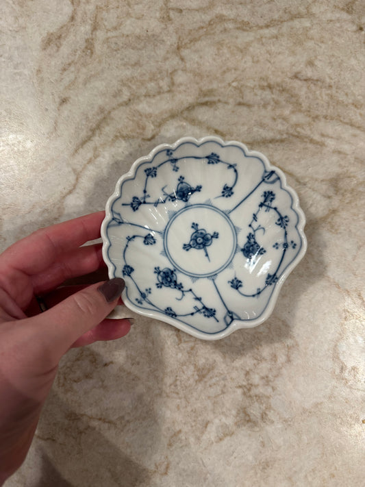 Snäckformat fat i blåvitt Porsgrunn Norge