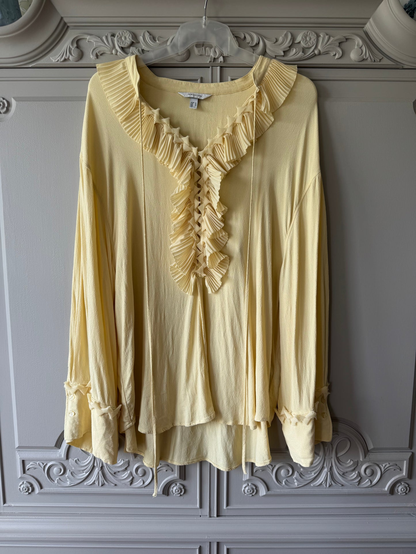 Gul blus med krås H&M Edition