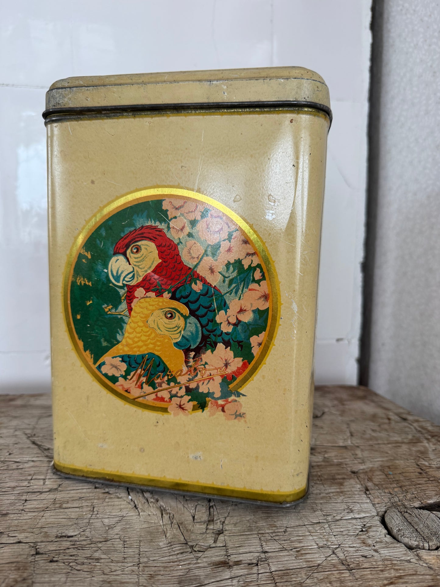 Plåtburk - papegoja och persika