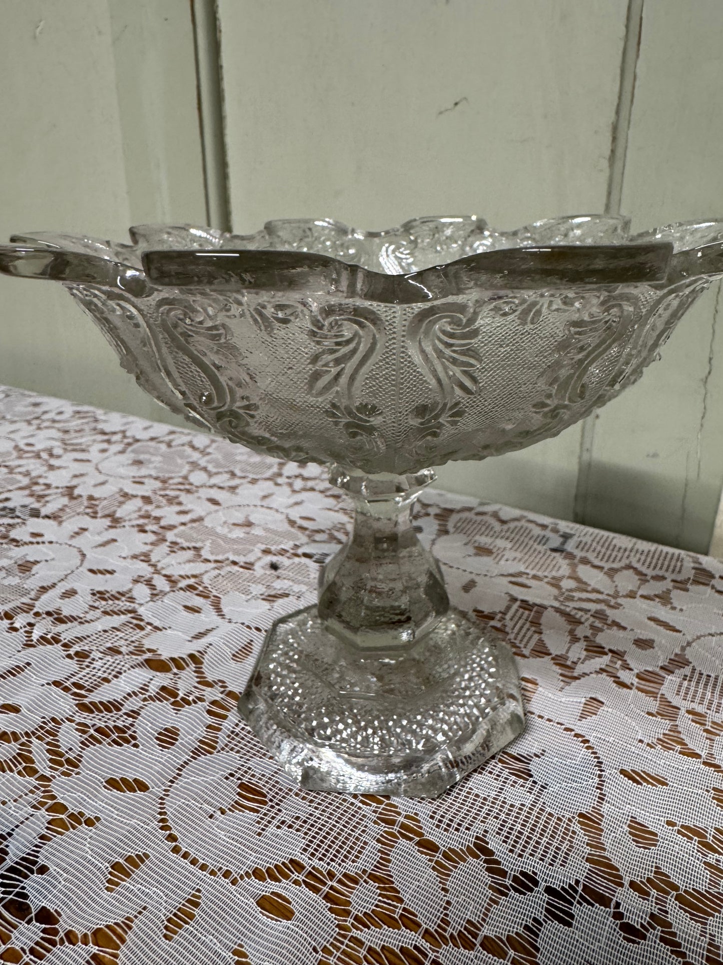 Skål på fot Reijmyre 1800-tal pressglas