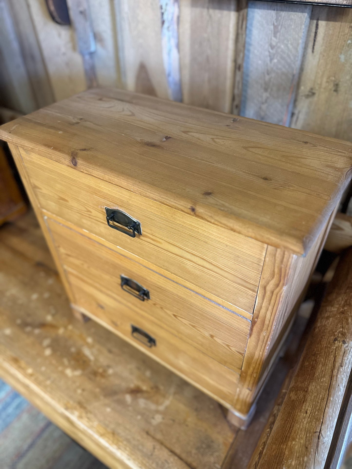 Mindre trären byrå