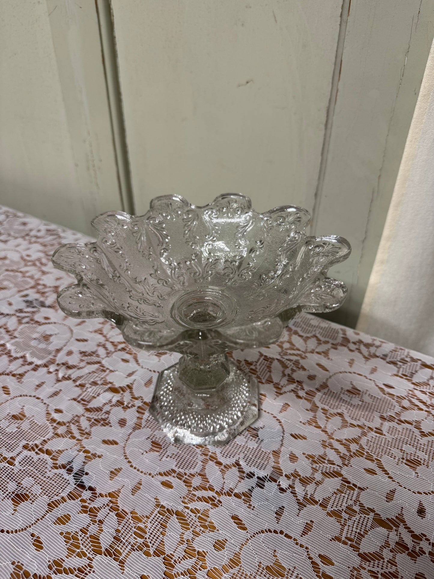 Skål på fot Reijmyre 1800-tal pressglas