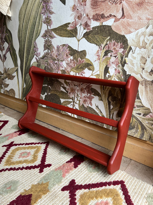 Tallrikshylla engelskt röd