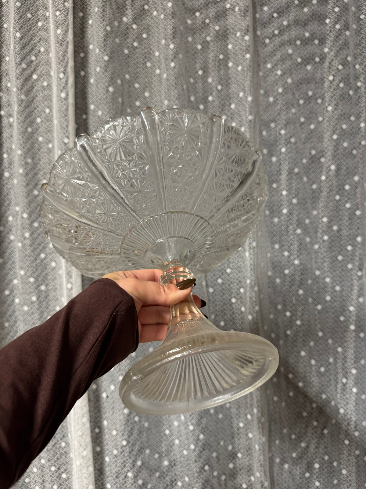 Skål på fot i glas