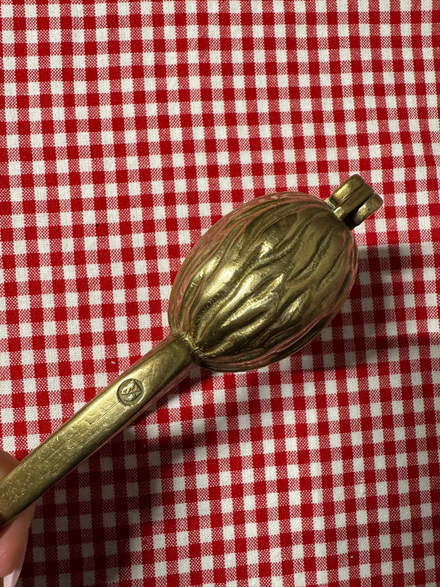 Äldre nötknäckare 1900-tal, valnöt i massiv mässing