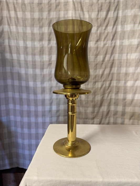 Ljuslykta i mässing med glaskupa