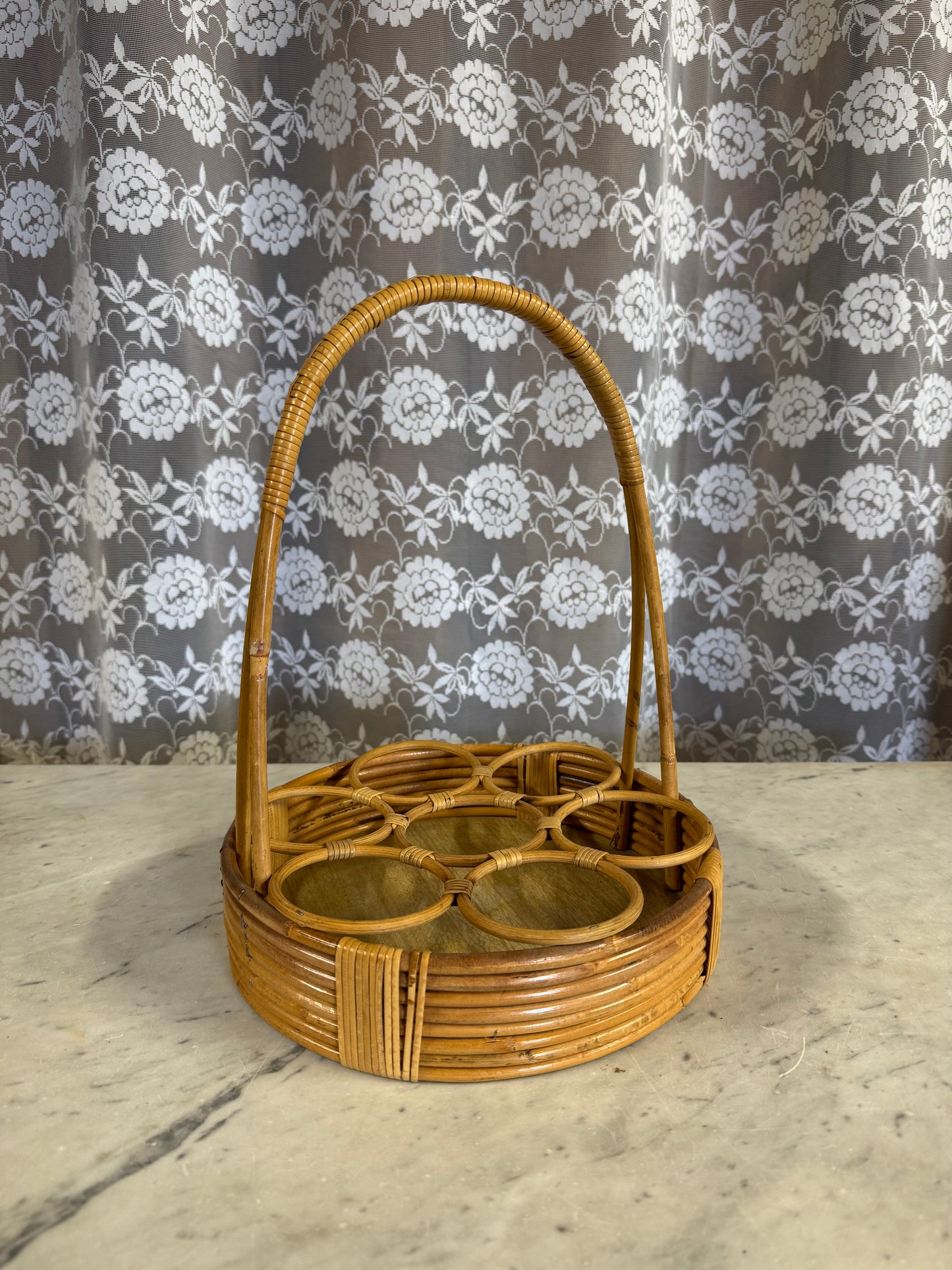 Flaskkorg i rotting/bambu, troligen 1950–1970-tal